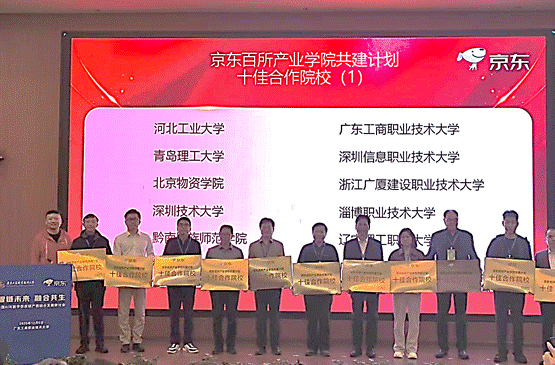 图片包含 人, 人们, 一群, 男人描述已自动生成